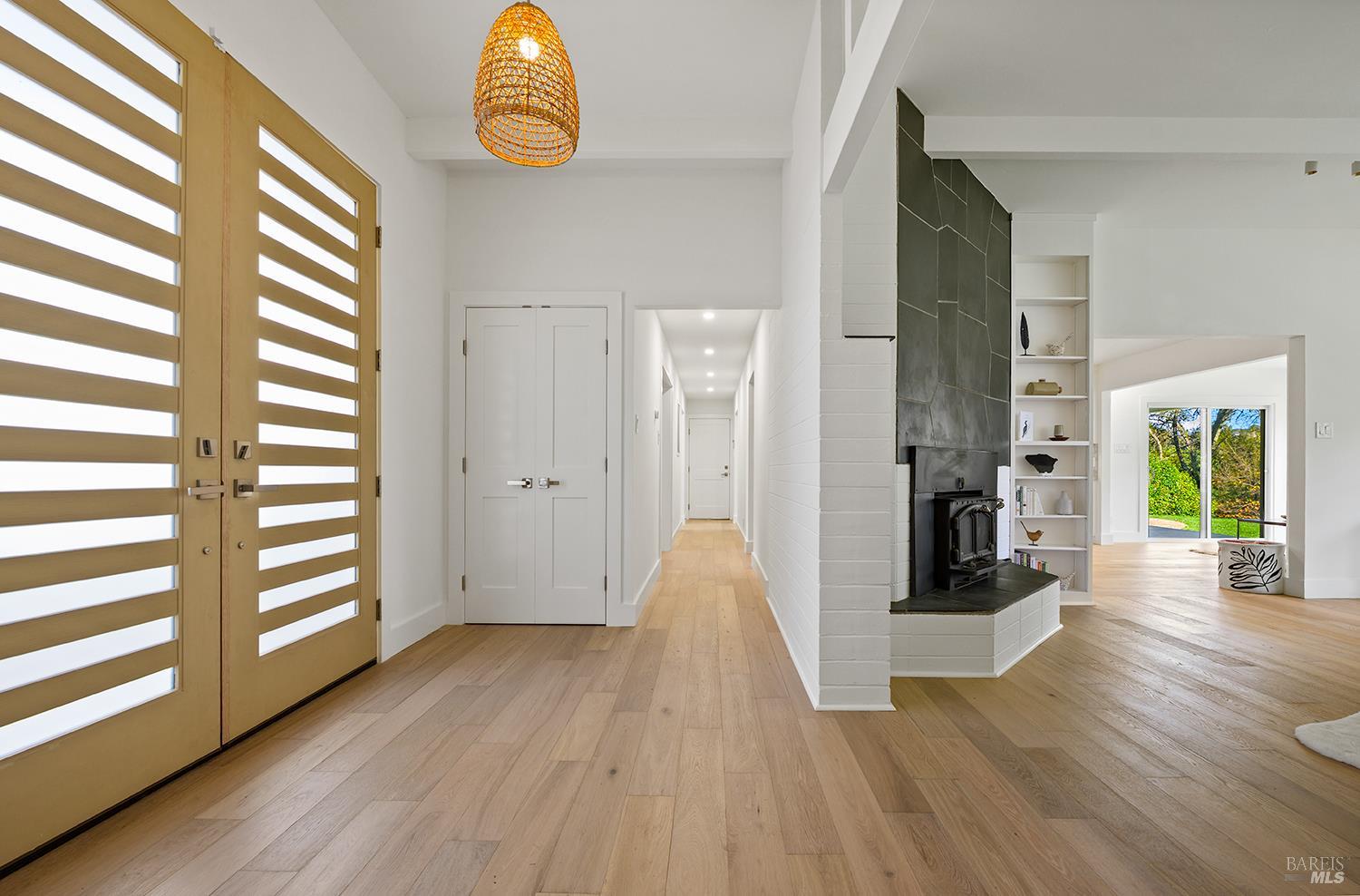 Detail Gallery Image 3 of 42 For 716 University St, Healdsburg,  CA 95448 - 4 Beds | 2/1 Baths