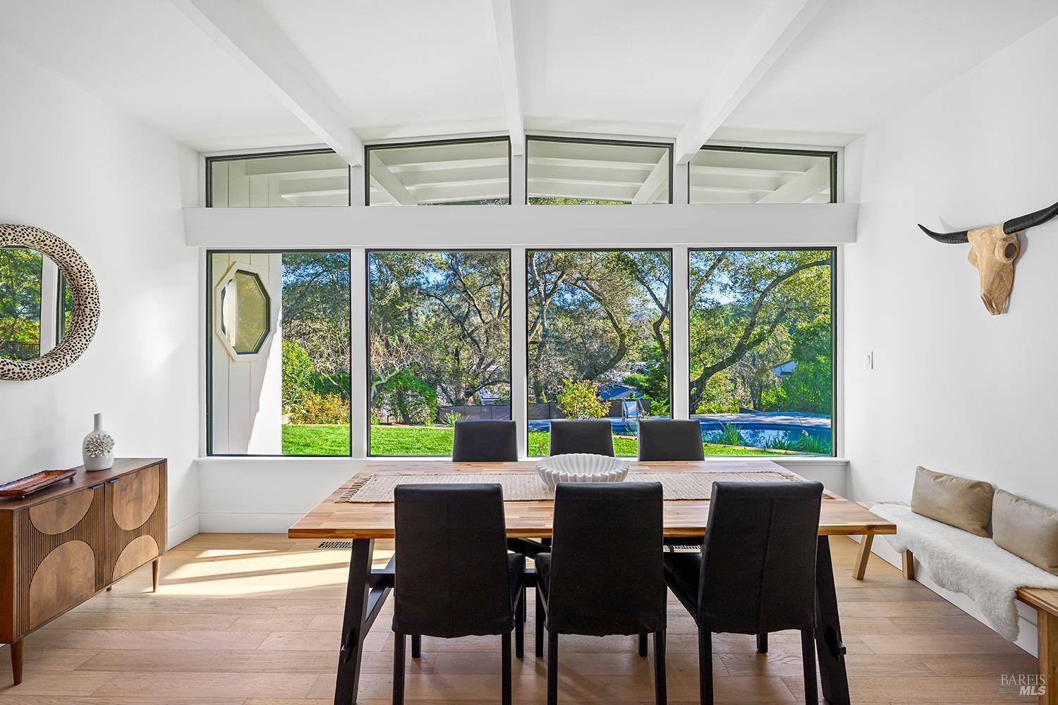 Detail Gallery Image 7 of 42 For 716 University St, Healdsburg,  CA 95448 - 4 Beds | 2/1 Baths