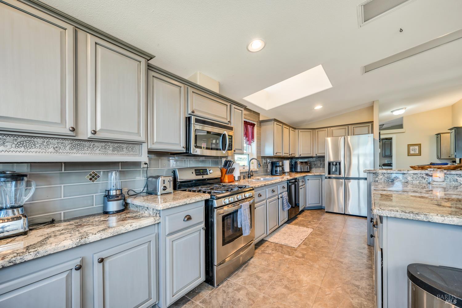 Detail Gallery Image 9 of 64 For 17432 Sendero Way, Lower Lake,  CA 95457 - 3 Beds | 2 Baths