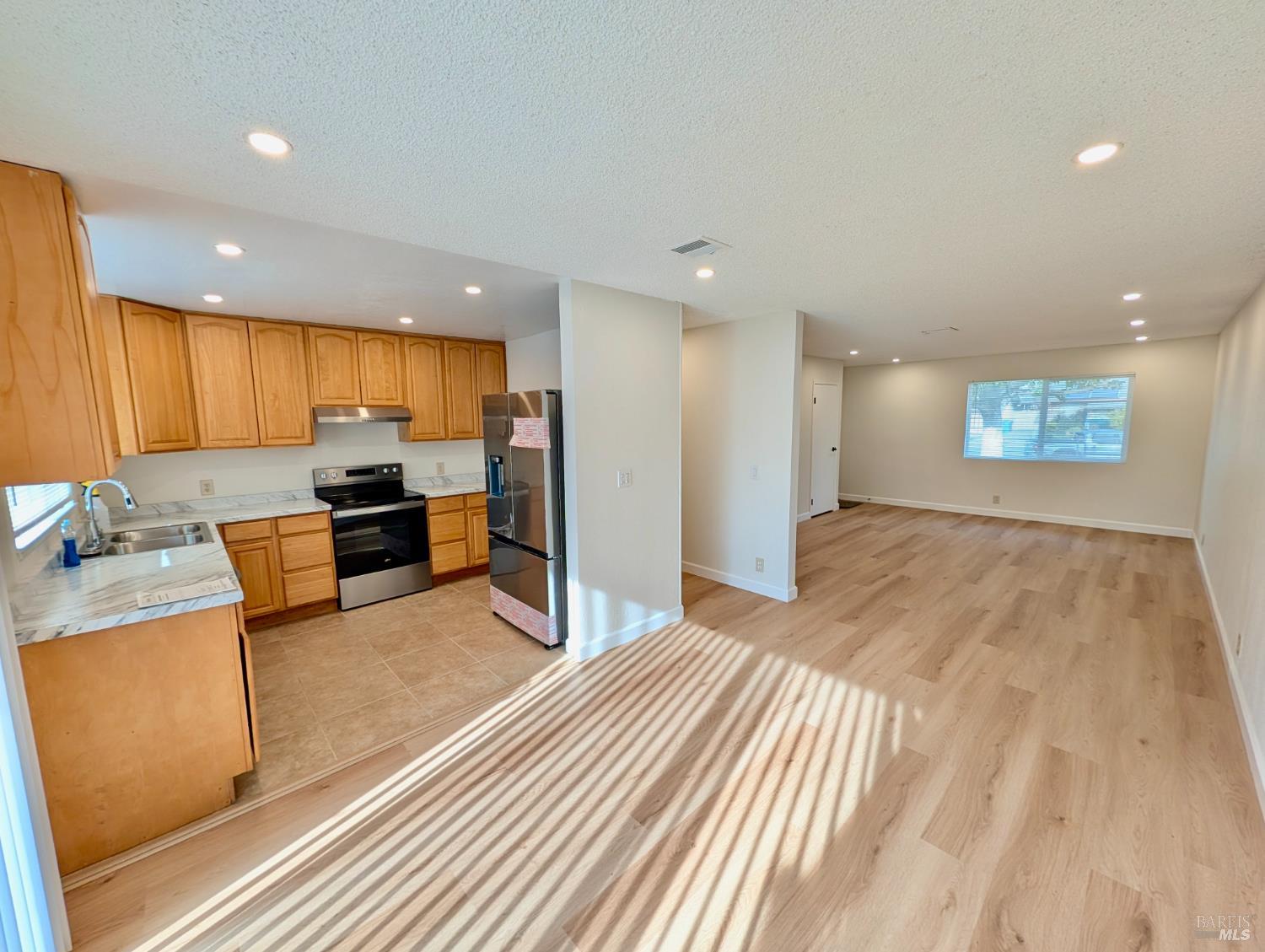 Detail Gallery Image 4 of 18 For 1815 Mini Dr, Vallejo,  CA 94589 - 4 Beds | 2 Baths