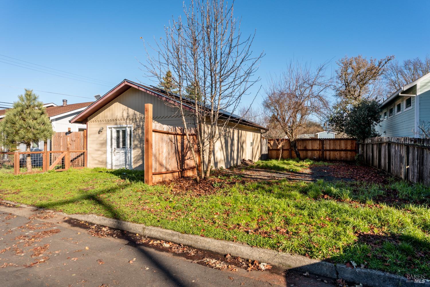 Detail Gallery Image 21 of 27 For 309 E Valley St, Willits,  CA 95490 - 3 Beds | 1 Baths