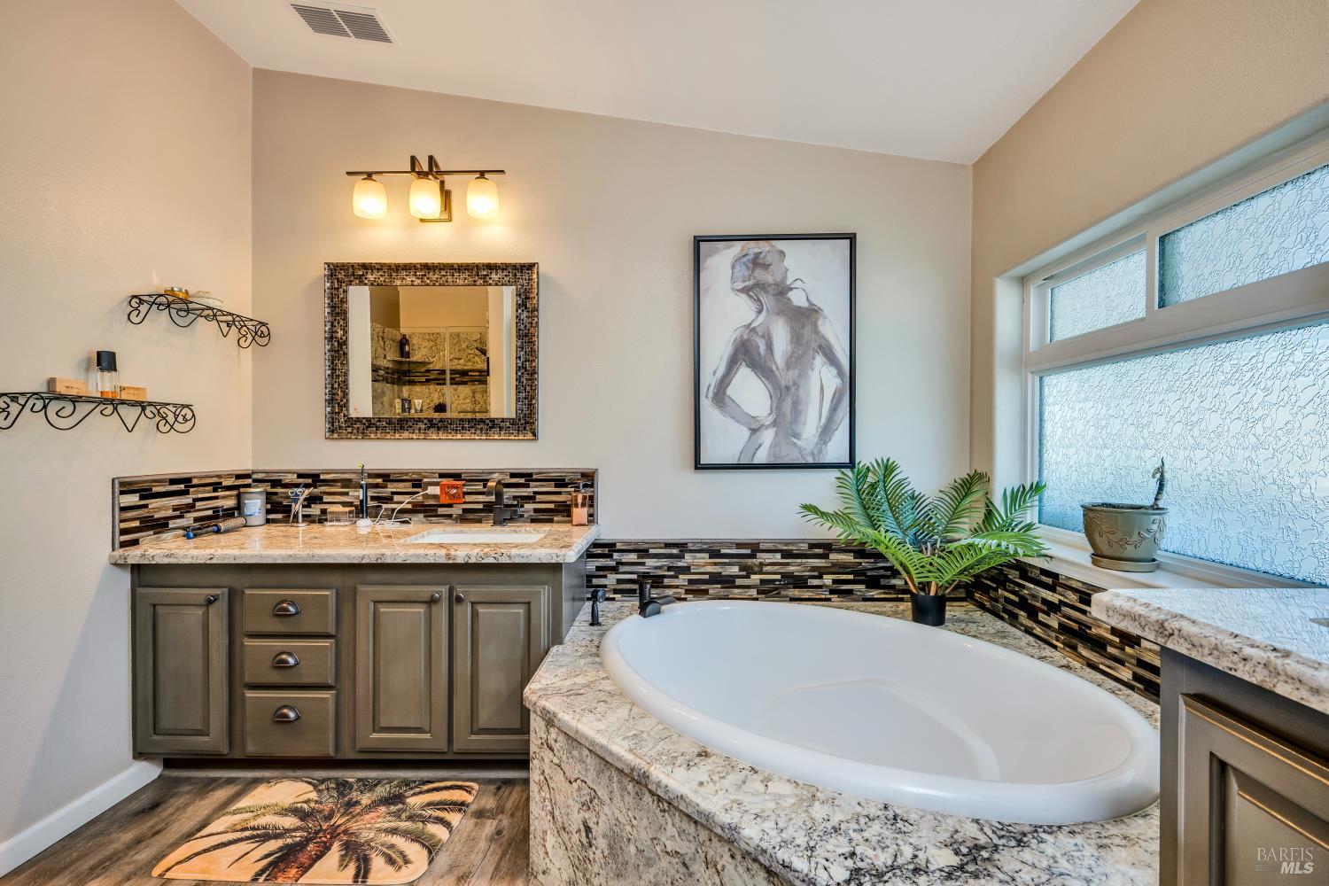 Detail Gallery Image 21 of 64 For 17432 Sendero Way, Lower Lake,  CA 95457 - 3 Beds | 2 Baths