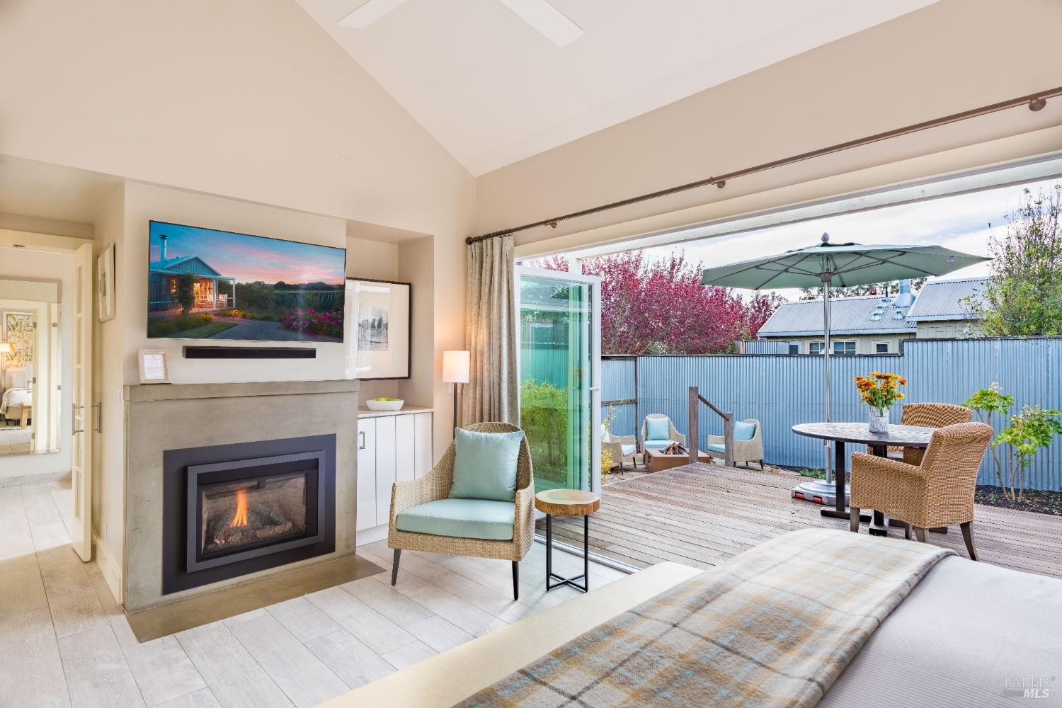 Detail Gallery Image 3 of 11 For 4048 Sonoma Hwy #66,  Napa,  CA 94558 - 2 Beds | 2/1 Baths