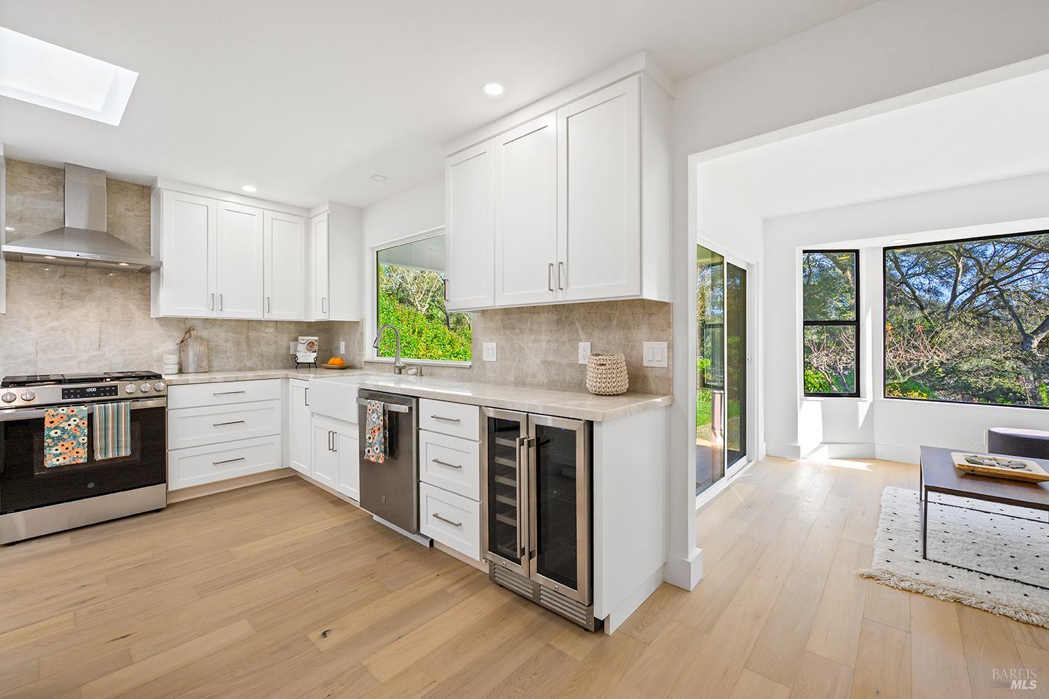 Detail Gallery Image 13 of 42 For 716 University St, Healdsburg,  CA 95448 - 4 Beds | 2/1 Baths