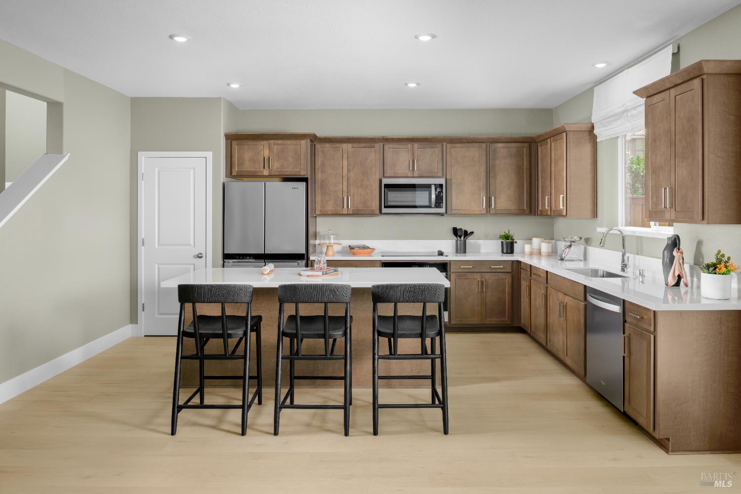 Detail Gallery Image 6 of 12 For 2454 Serene Ln, Santa Rosa,  CA 95403 - 5 Beds | 3 Baths