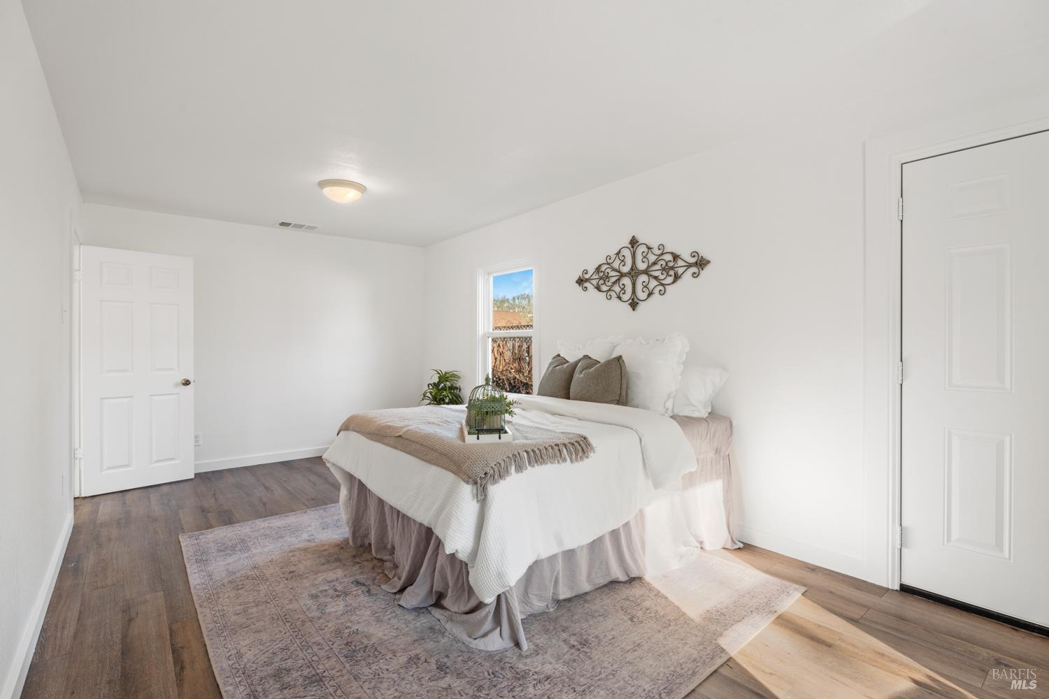 Detail Gallery Image 12 of 27 For 309 E Valley St, Willits,  CA 95490 - 3 Beds | 1 Baths