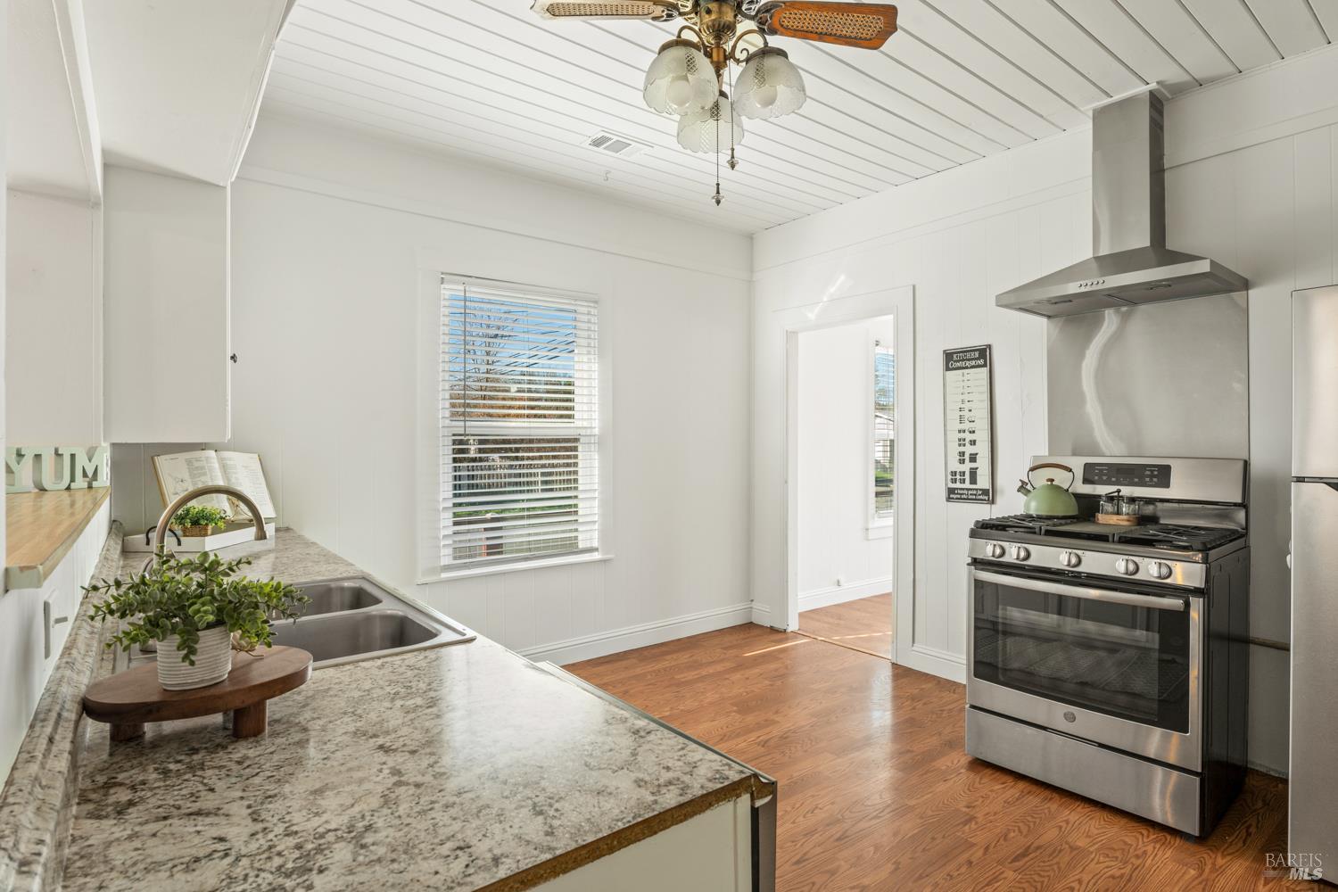 Detail Gallery Image 5 of 27 For 309 E Valley St, Willits,  CA 95490 - 3 Beds | 1 Baths