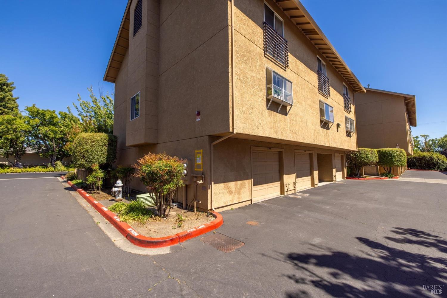 Detail Gallery Image 18 of 22 For 1198 Pear Tree Ln, Napa,  CA 94558 - 2 Beds | 2/1 Baths