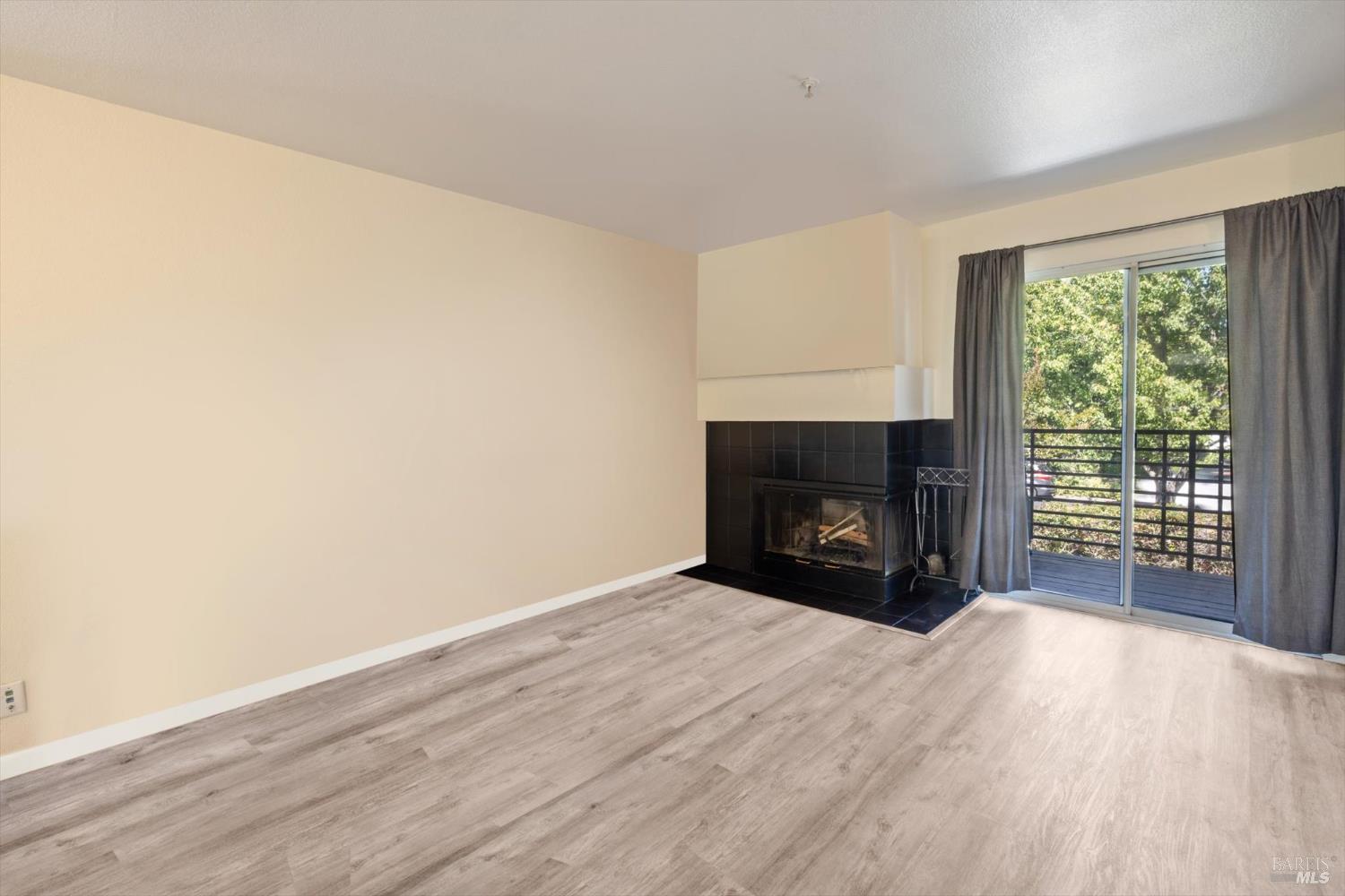 Detail Gallery Image 3 of 22 For 1198 Pear Tree Ln, Napa,  CA 94558 - 2 Beds | 2/1 Baths