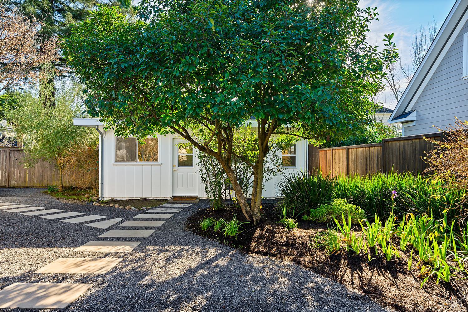 Detail Gallery Image 31 of 42 For 716 University St, Healdsburg,  CA 95448 - 4 Beds | 2/1 Baths