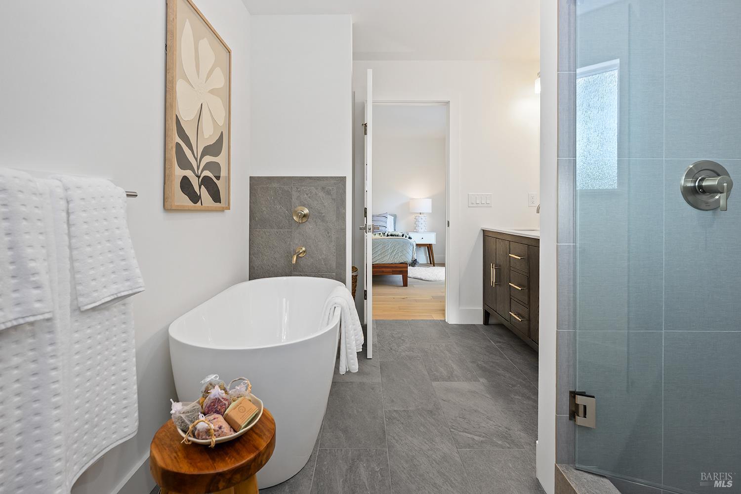 Detail Gallery Image 20 of 42 For 716 University St, Healdsburg,  CA 95448 - 4 Beds | 2/1 Baths