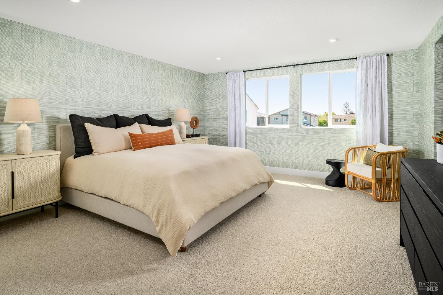 Detail Gallery Image 10 of 12 For 2454 Serene Ln, Santa Rosa,  CA 95403 - 5 Beds | 3 Baths