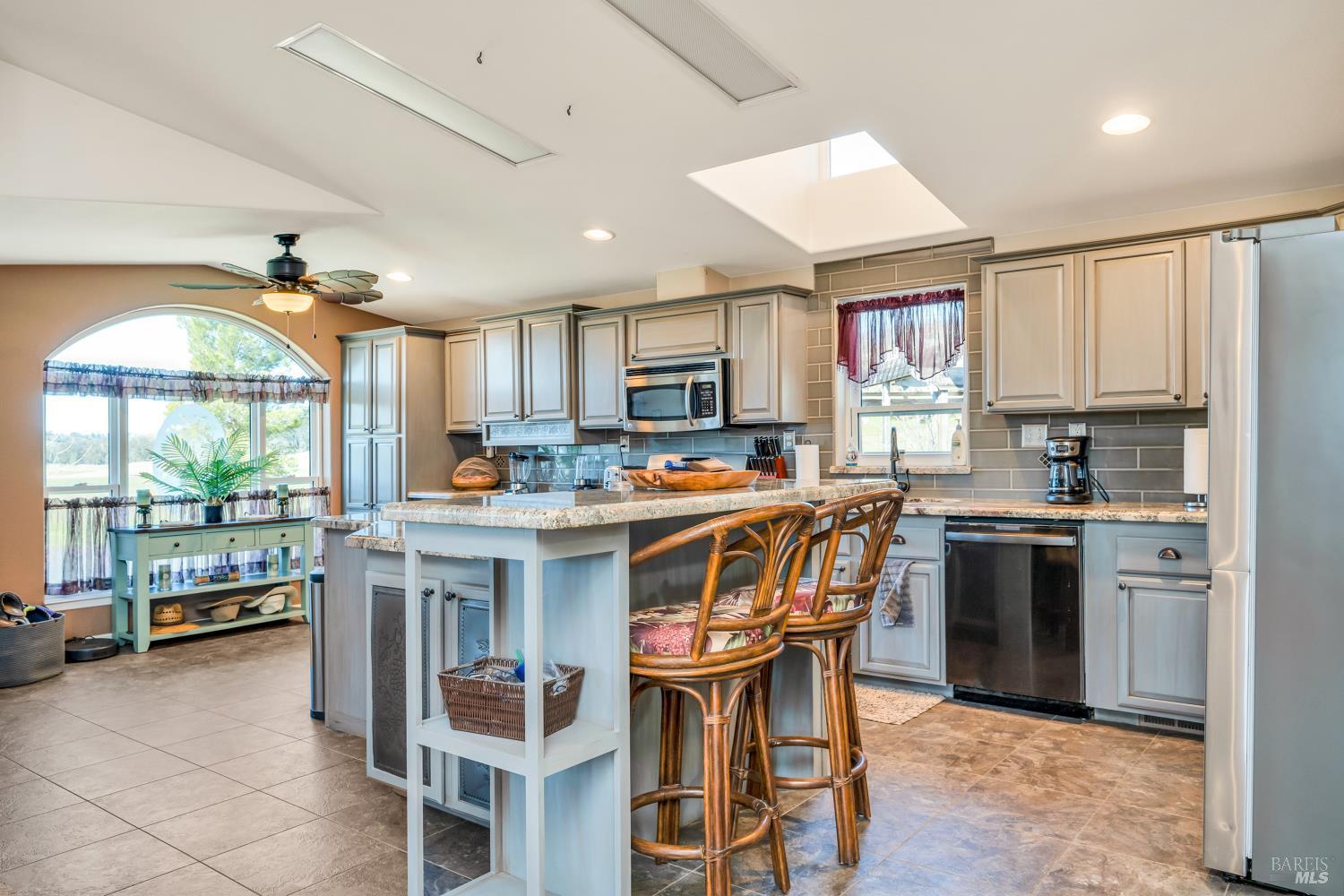 Detail Gallery Image 8 of 64 For 17432 Sendero Way, Lower Lake,  CA 95457 - 3 Beds | 2 Baths