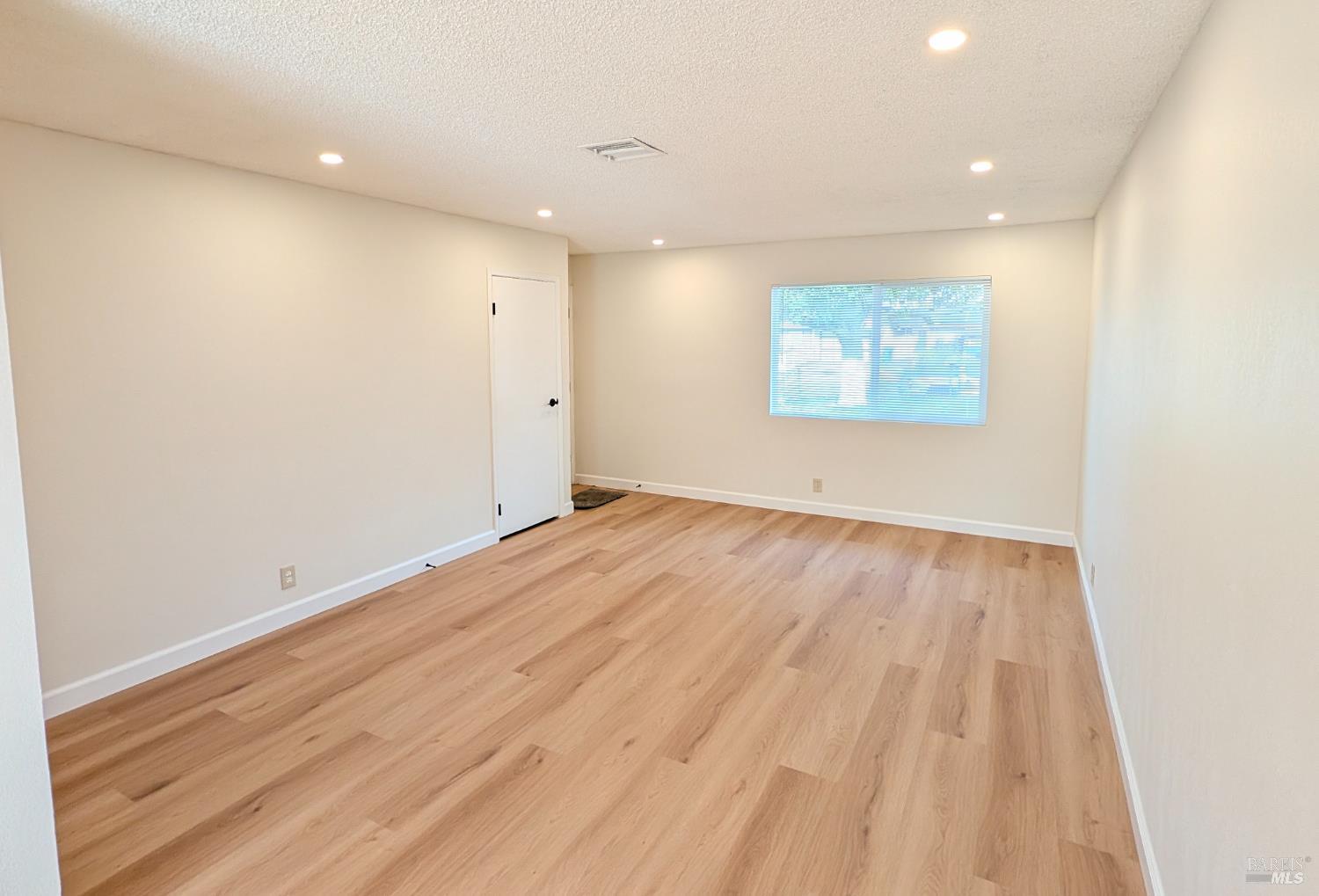 Detail Gallery Image 3 of 18 For 1815 Mini Dr, Vallejo,  CA 94589 - 4 Beds | 2 Baths