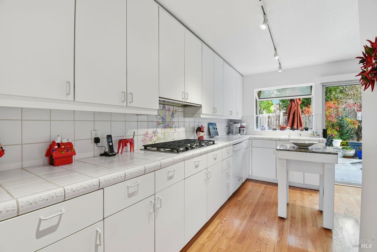 Detail Gallery Image 15 of 41 For 4762 Tarton Dr, Santa Rosa,  CA 95405 - 3 Beds | 2 Baths