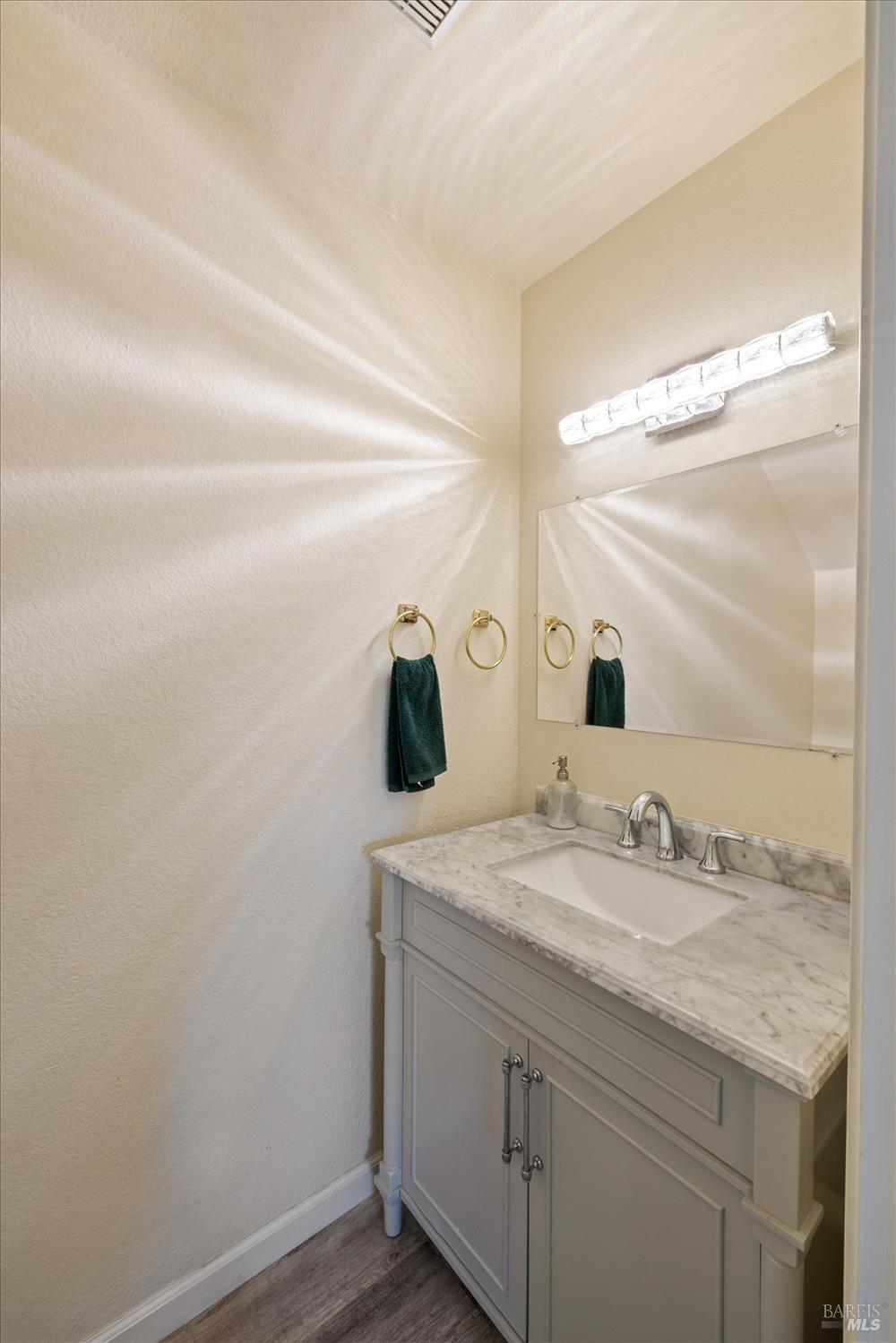 Detail Gallery Image 8 of 22 For 1198 Pear Tree Ln, Napa,  CA 94558 - 2 Beds | 2/1 Baths