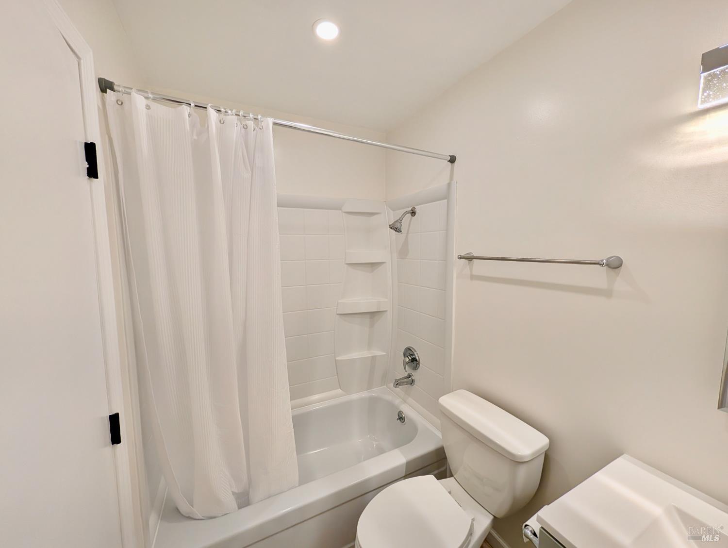 Detail Gallery Image 11 of 18 For 1815 Mini Dr, Vallejo,  CA 94589 - 4 Beds | 2 Baths