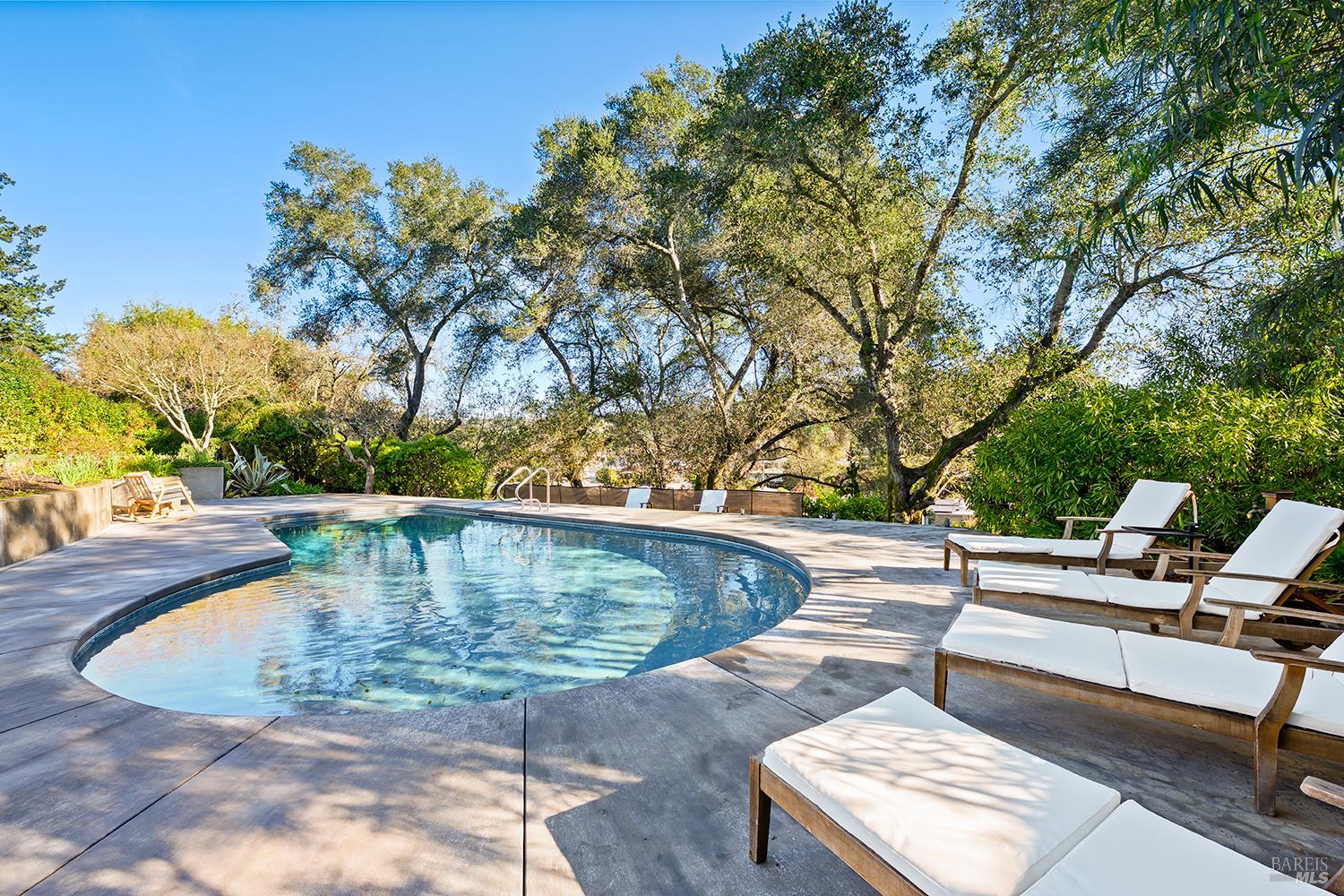 Detail Gallery Image 36 of 42 For 716 University St, Healdsburg,  CA 95448 - 4 Beds | 2/1 Baths