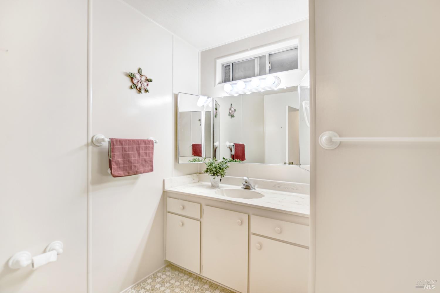 Detail Gallery Image 12 of 23 For 40 Westgate Cir, Santa Rosa,  CA 95401 - 2 Beds | 2 Baths