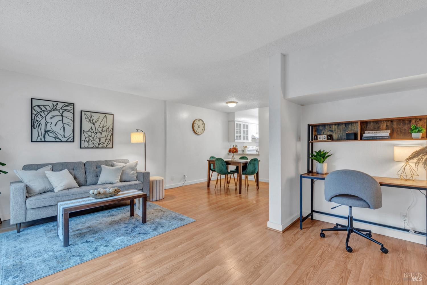 Detail Gallery Image 10 of 21 For 900 Southampton Rd #110,  Benicia,  CA 94510 - 2 Beds | 1/1 Baths