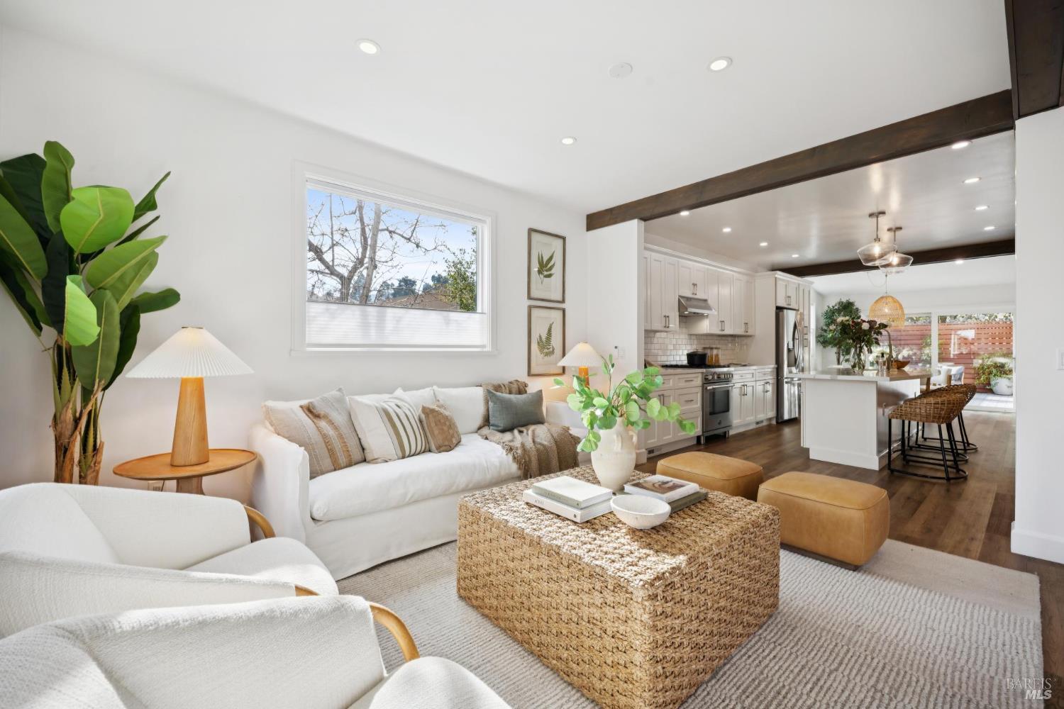 Detail Gallery Image 8 of 44 For 33 Montecito Ave, Corte Madera,  CA 94925 - 3 Beds | 2/1 Baths