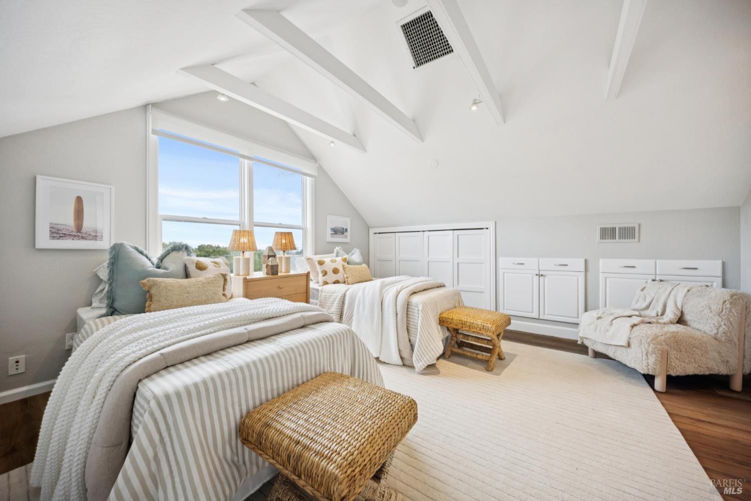 Detail Gallery Image 27 of 44 For 33 Montecito Ave, Corte Madera,  CA 94925 - 3 Beds | 2/1 Baths