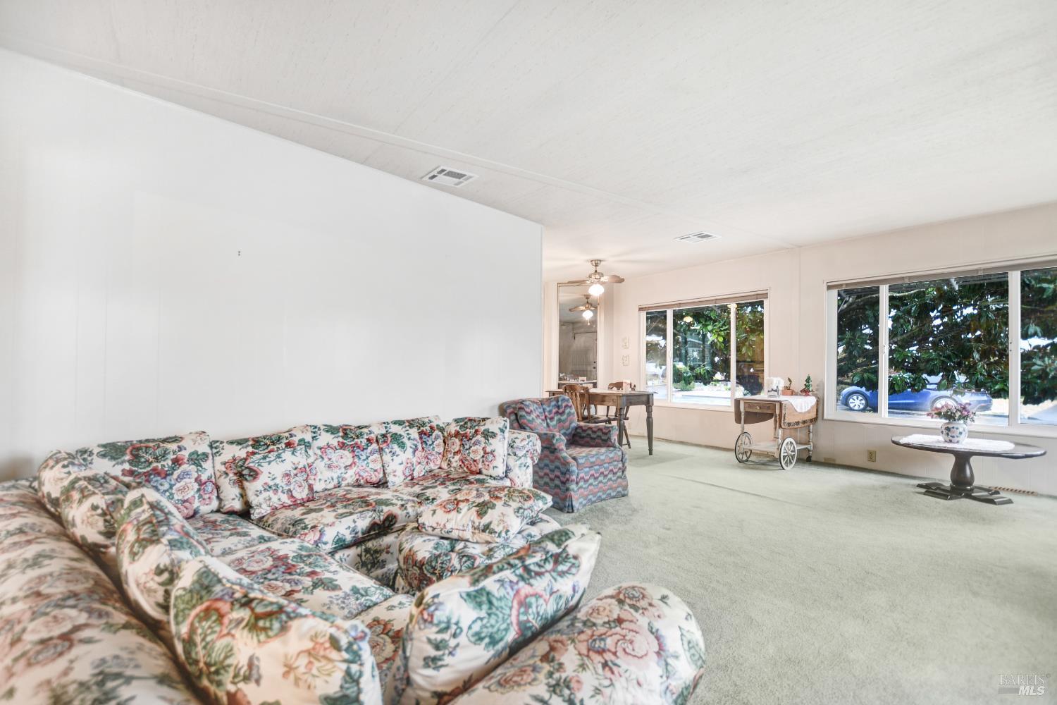 Detail Gallery Image 3 of 23 For 40 Westgate Cir, Santa Rosa,  CA 95401 - 2 Beds | 2 Baths