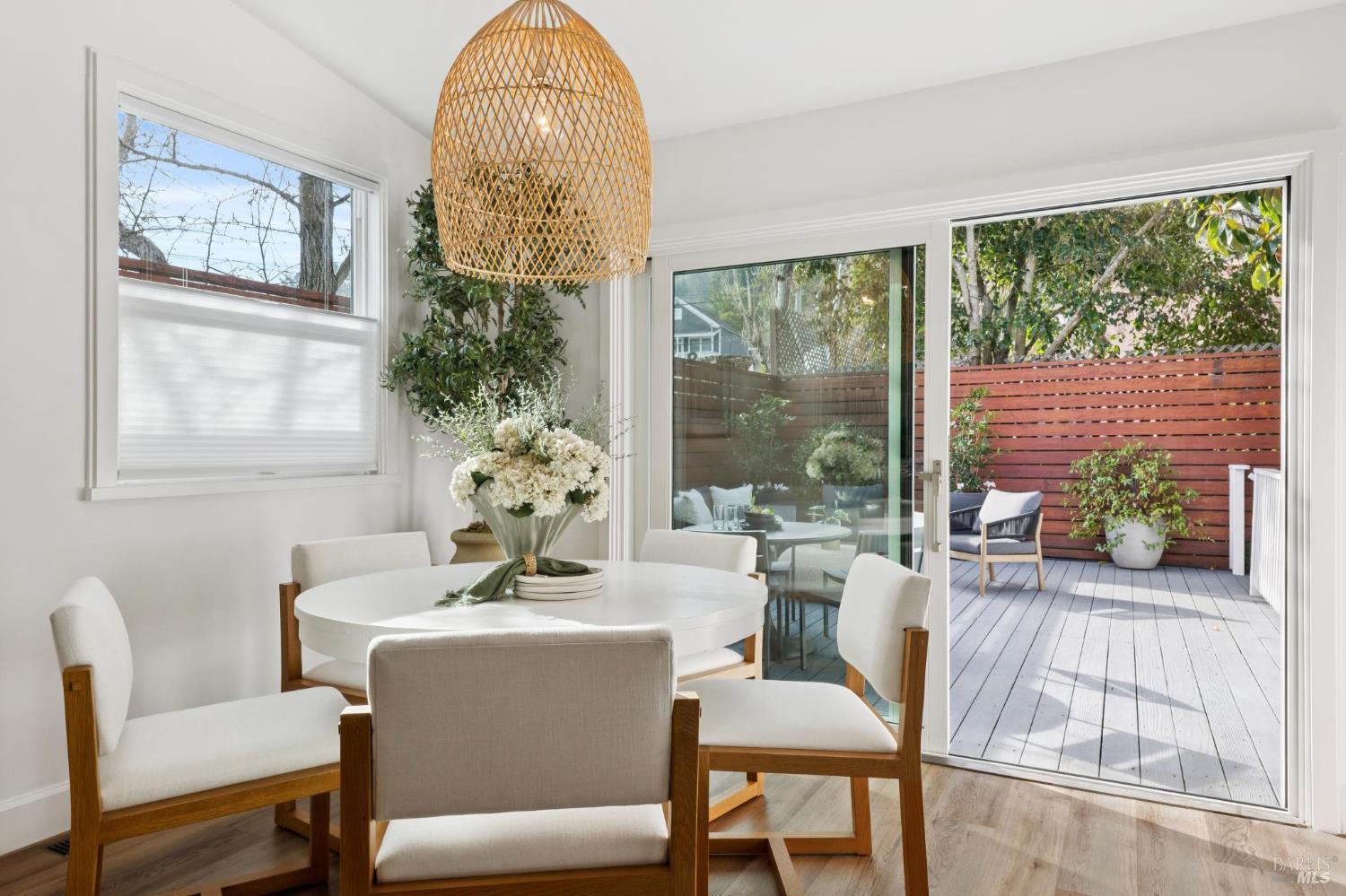 Detail Gallery Image 12 of 44 For 33 Montecito Ave, Corte Madera,  CA 94925 - 3 Beds | 2/1 Baths