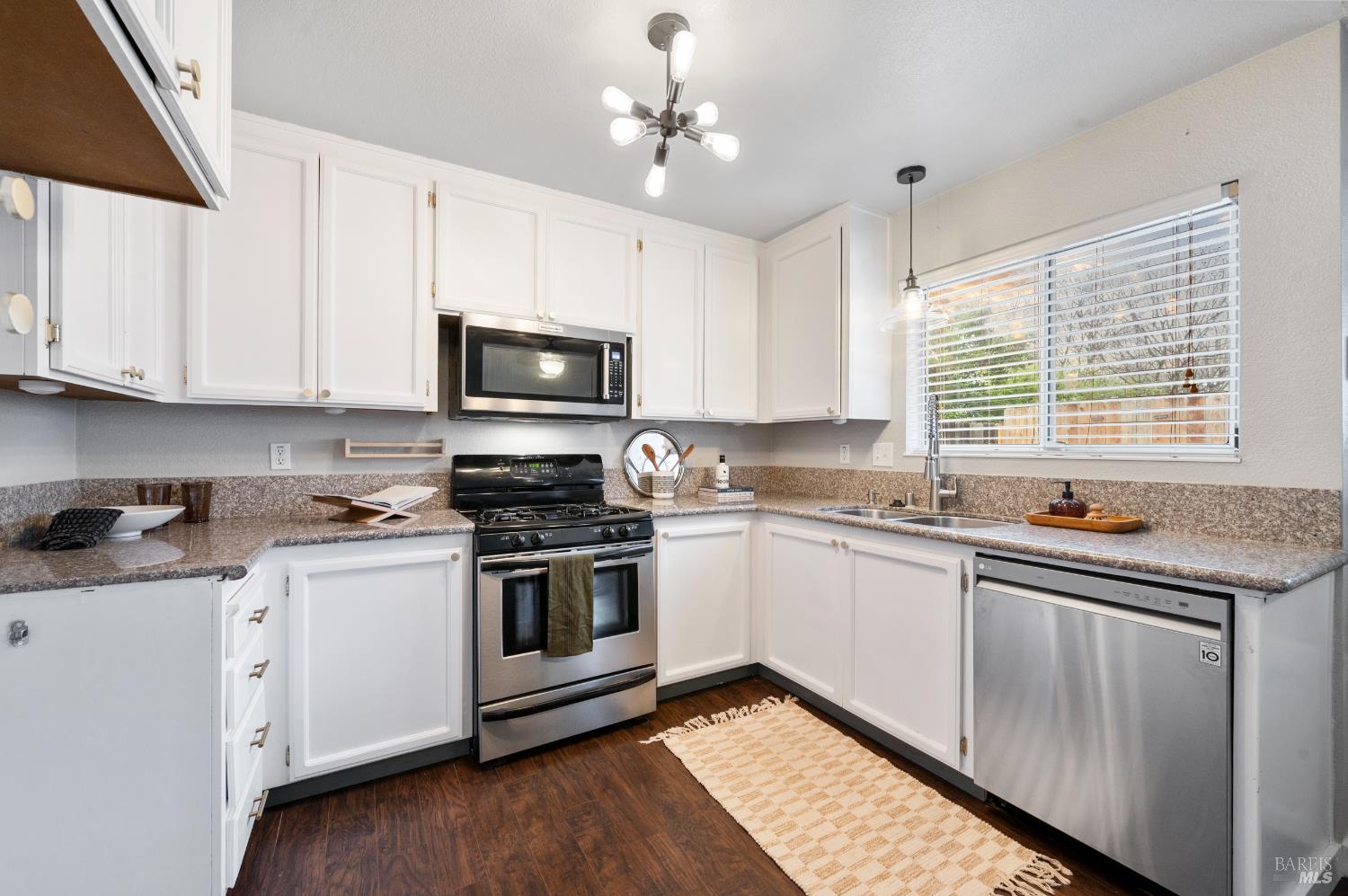 Detail Gallery Image 21 of 56 For 115 American Way, Vacaville,  CA 95687 - 3 Beds | 2/1 Baths