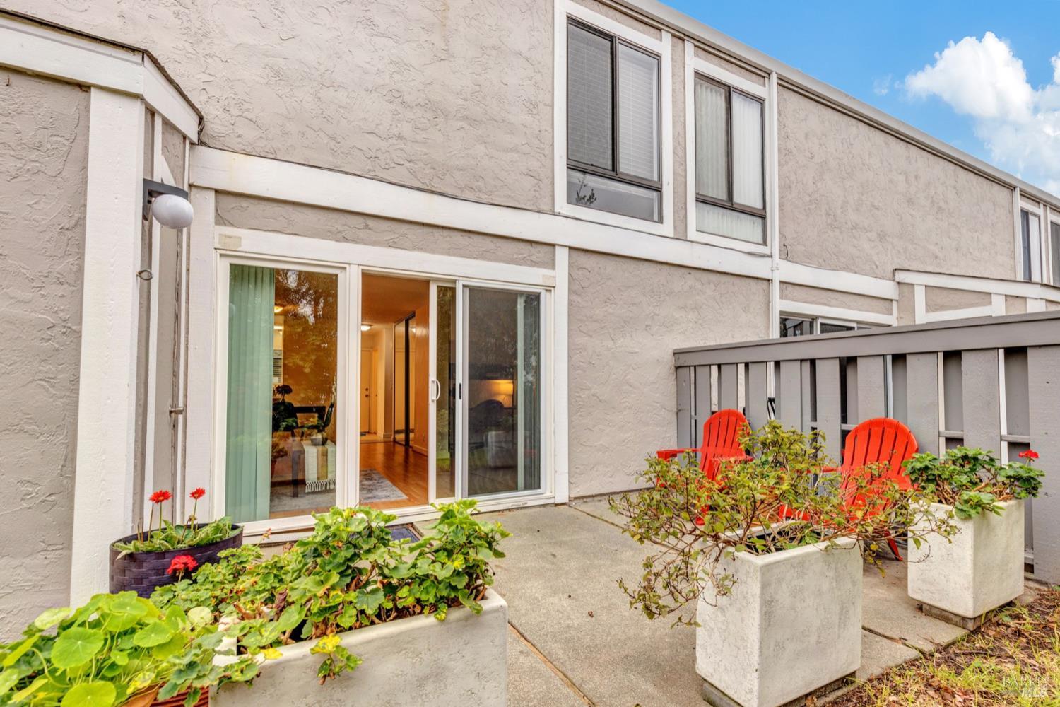Detail Gallery Image 16 of 21 For 900 Southampton Rd #110,  Benicia,  CA 94510 - 2 Beds | 1/1 Baths