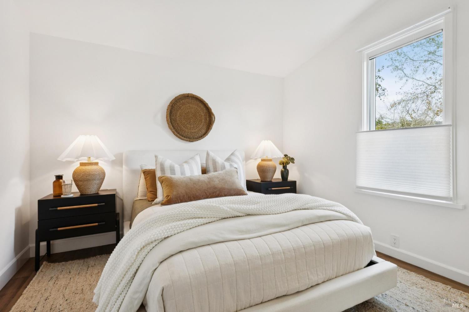 Detail Gallery Image 17 of 44 For 33 Montecito Ave, Corte Madera,  CA 94925 - 3 Beds | 2/1 Baths