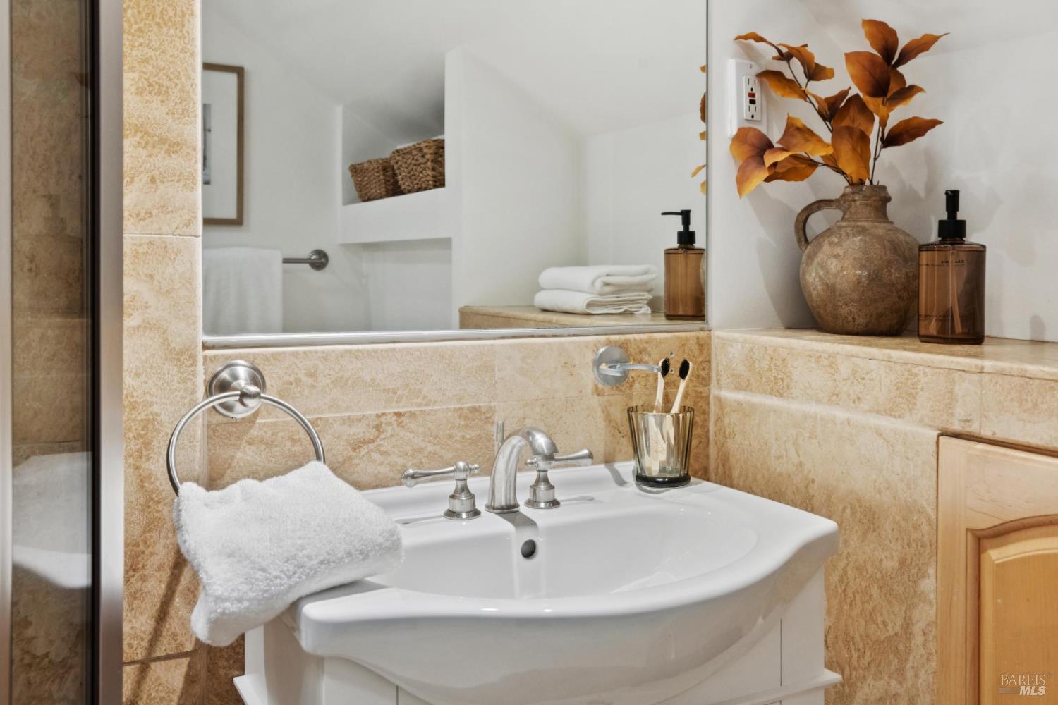 Detail Gallery Image 29 of 44 For 33 Montecito Ave, Corte Madera,  CA 94925 - 3 Beds | 2/1 Baths