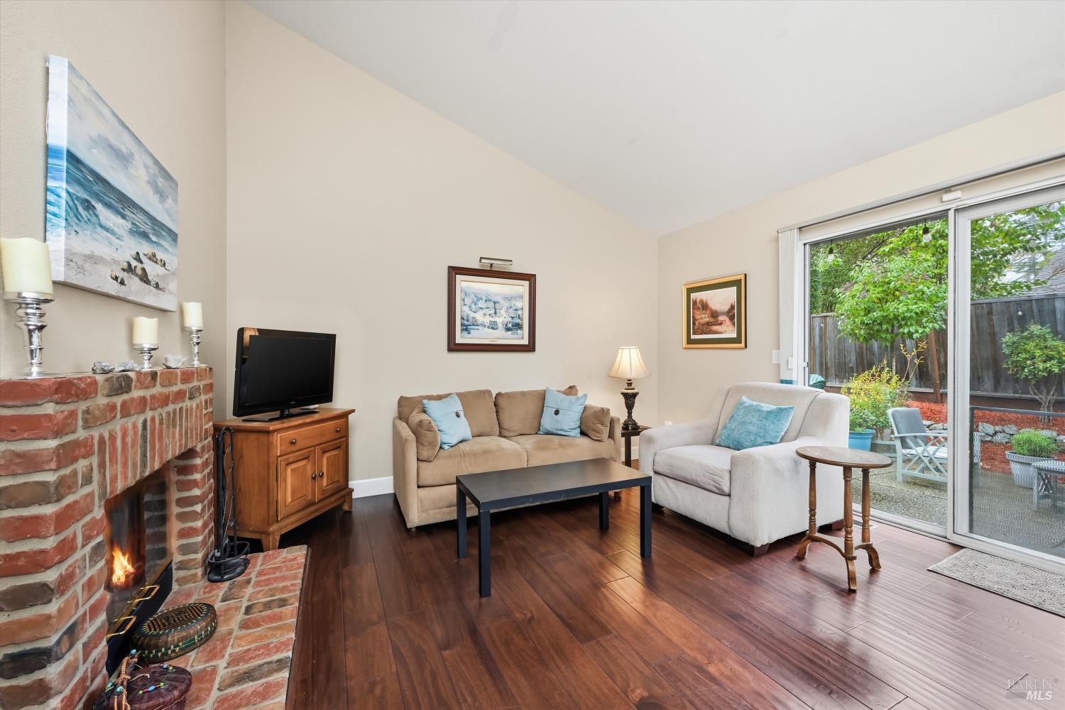 Detail Gallery Image 11 of 25 For 281 Michael Dr, Santa Rosa,  CA 95401 - 3 Beds | 2 Baths
