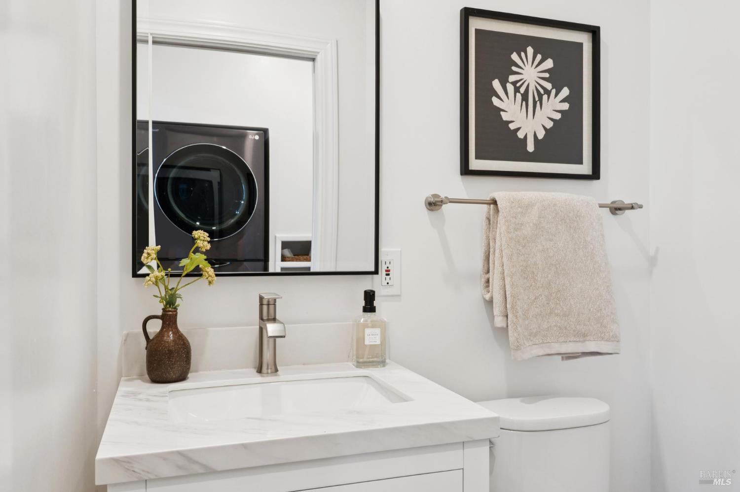 Detail Gallery Image 23 of 44 For 33 Montecito Ave, Corte Madera,  CA 94925 - 3 Beds | 2/1 Baths