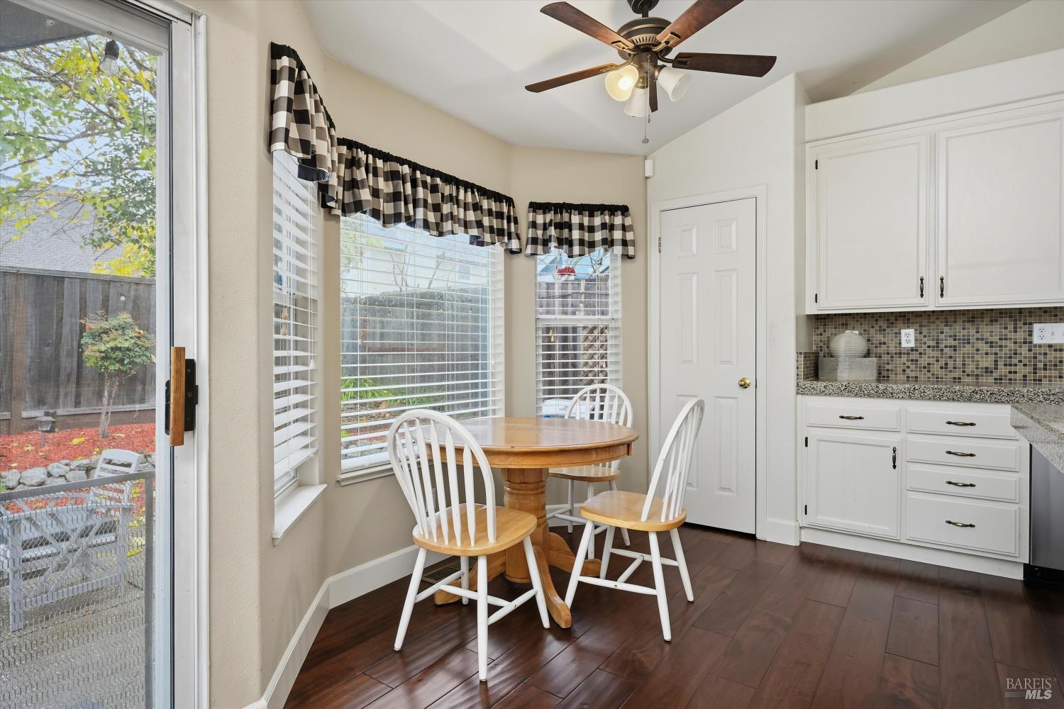 Detail Gallery Image 10 of 25 For 281 Michael Dr, Santa Rosa,  CA 95401 - 3 Beds | 2 Baths