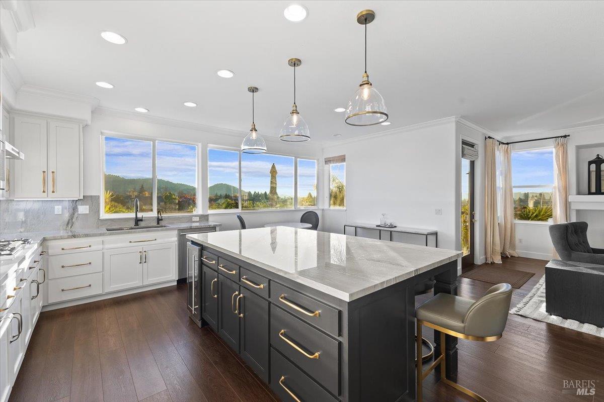 Detail Gallery Image 12 of 61 For 5866 Sailing Hawk Ave, Santa Rosa,  CA 95409 - 4 Beds | 4/1 Baths