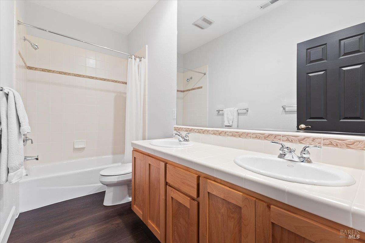 Detail Gallery Image 42 of 61 For 5866 Sailing Hawk Ave, Santa Rosa,  CA 95409 - 4 Beds | 4/1 Baths