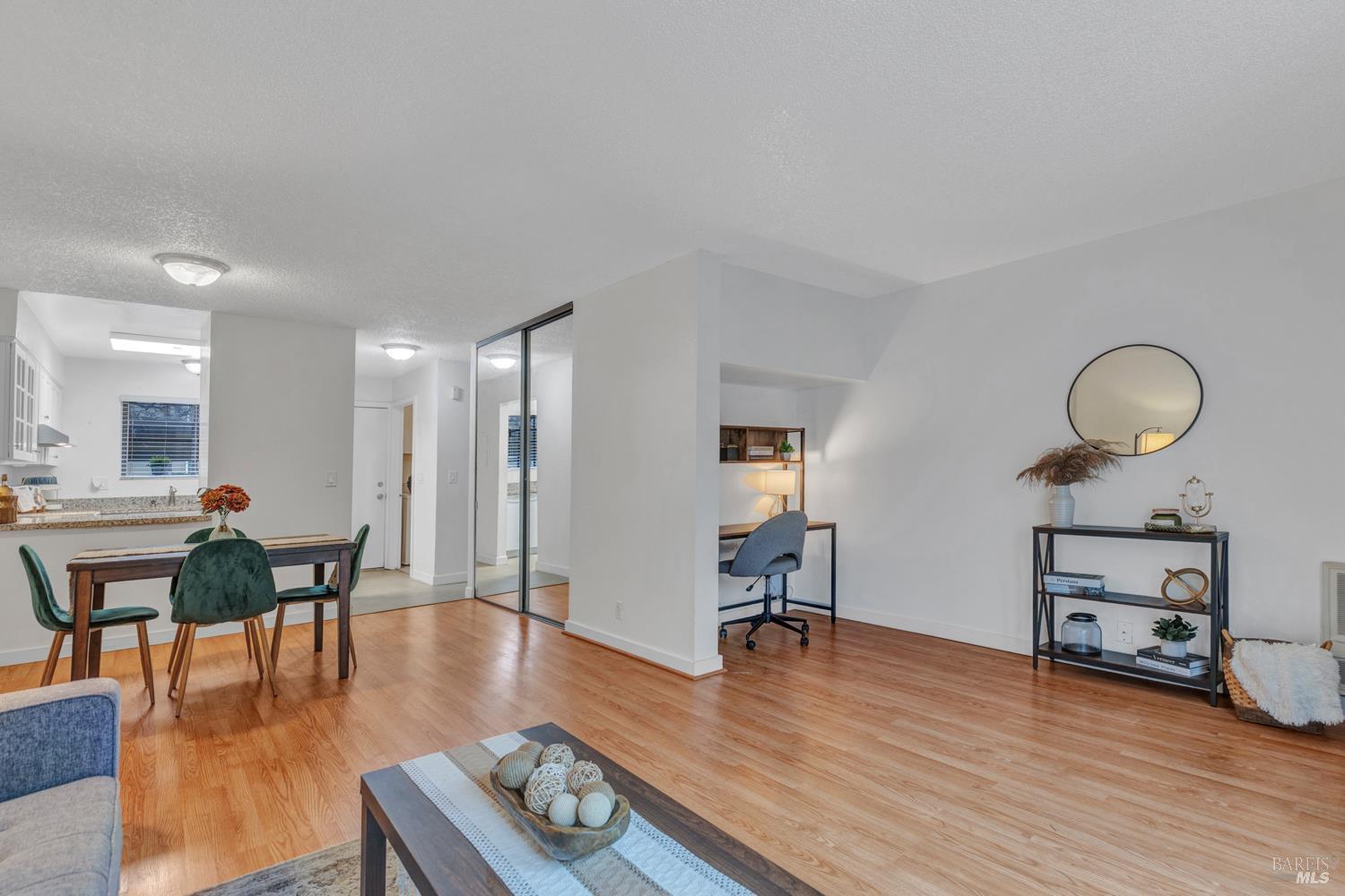 Detail Gallery Image 9 of 21 For 900 Southampton Rd #110,  Benicia,  CA 94510 - 2 Beds | 1/1 Baths