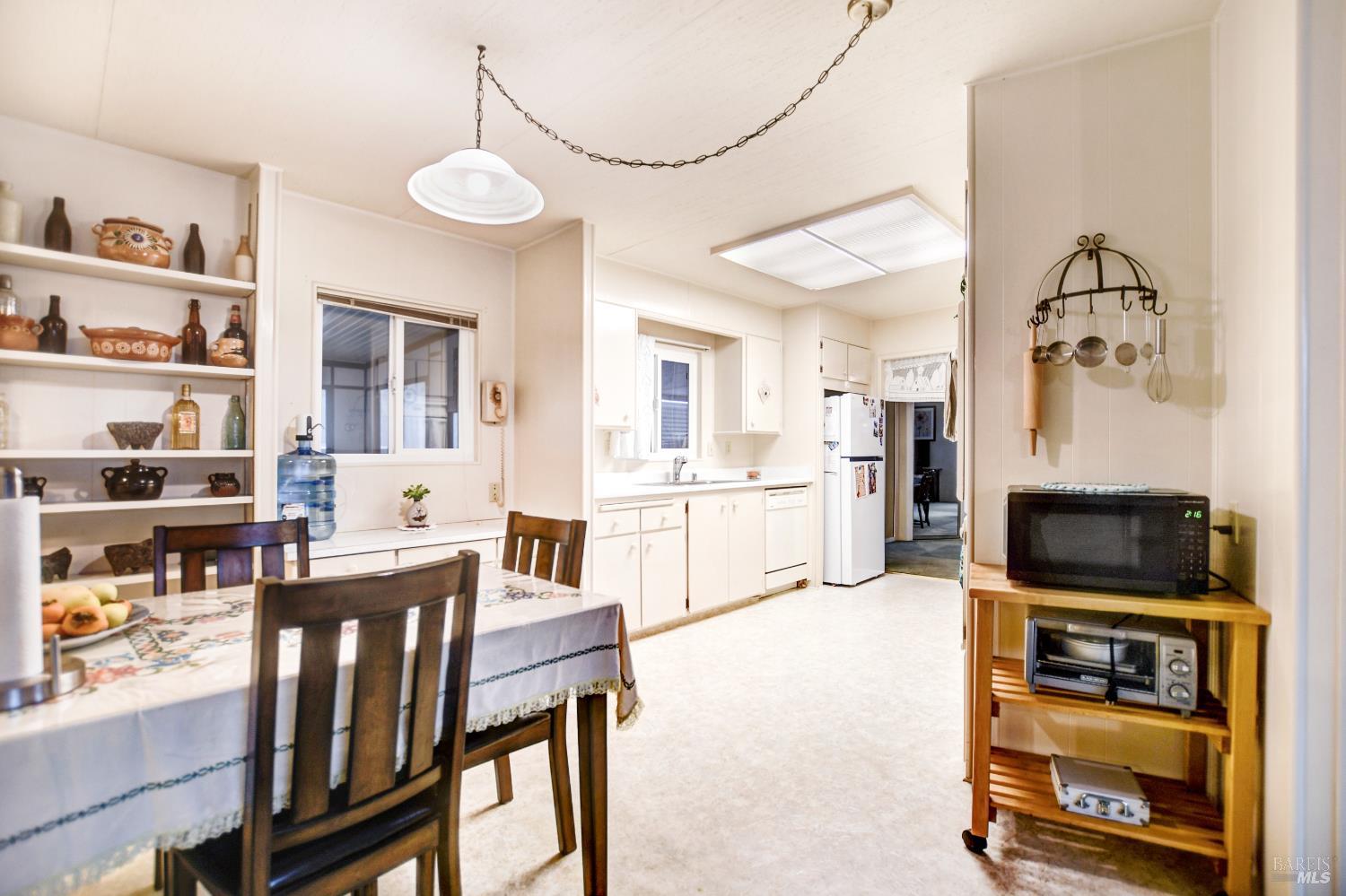 Detail Gallery Image 9 of 23 For 40 Westgate Cir, Santa Rosa,  CA 95401 - 2 Beds | 2 Baths