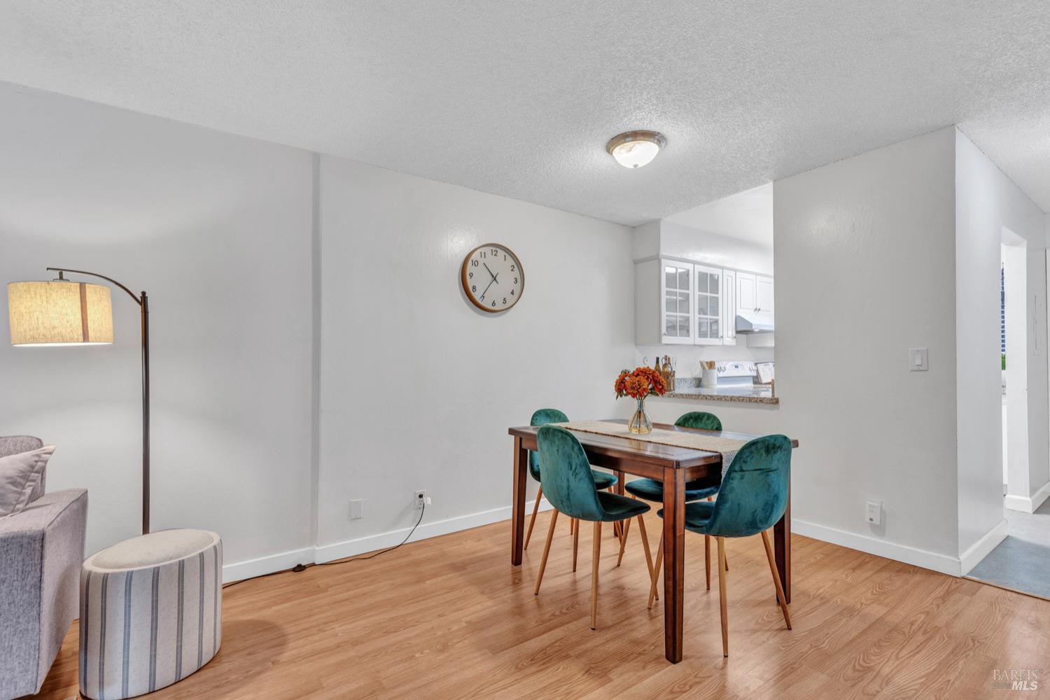 Detail Gallery Image 8 of 21 For 900 Southampton Rd #110,  Benicia,  CA 94510 - 2 Beds | 1/1 Baths