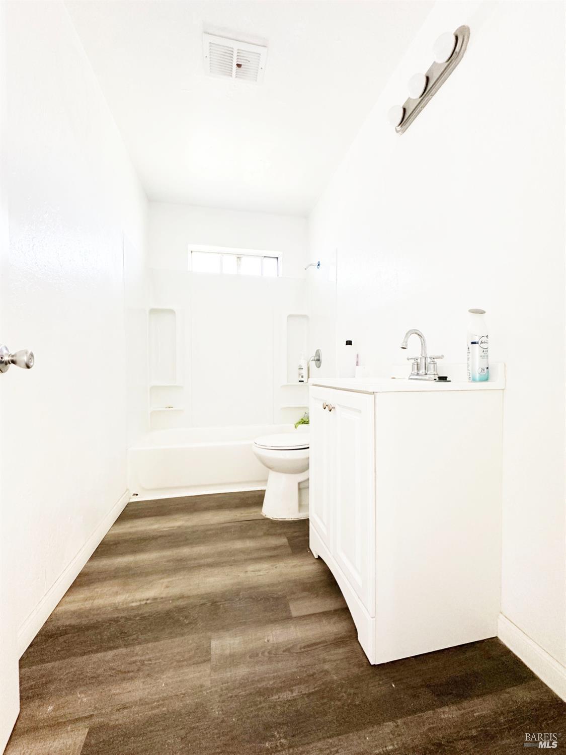 Detail Gallery Image 8 of 18 For 4083 Frye Ave, Clearlake,  CA 95422 - 3 Beds | 1 Baths