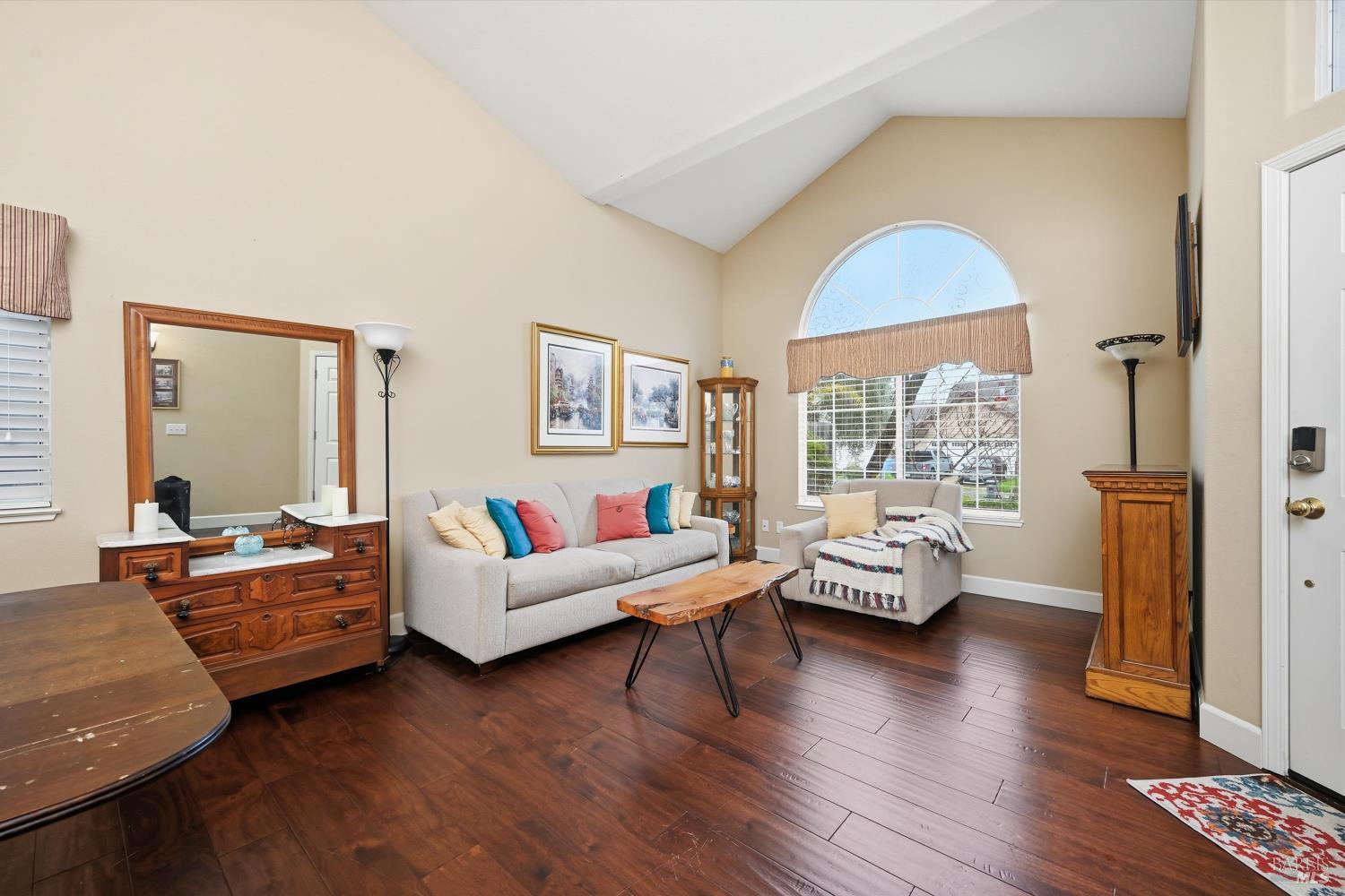 Detail Gallery Image 5 of 25 For 281 Michael Dr, Santa Rosa,  CA 95401 - 3 Beds | 2 Baths