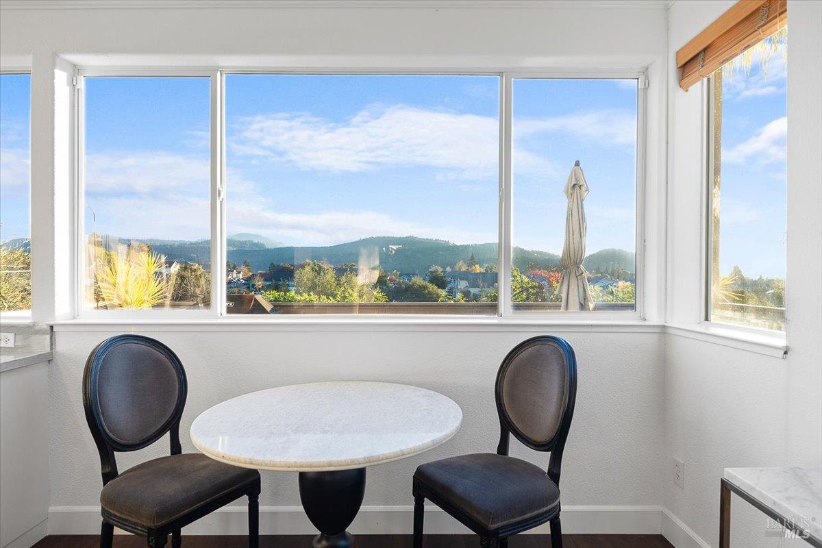 Detail Gallery Image 15 of 61 For 5866 Sailing Hawk Ave, Santa Rosa,  CA 95409 - 4 Beds | 4/1 Baths