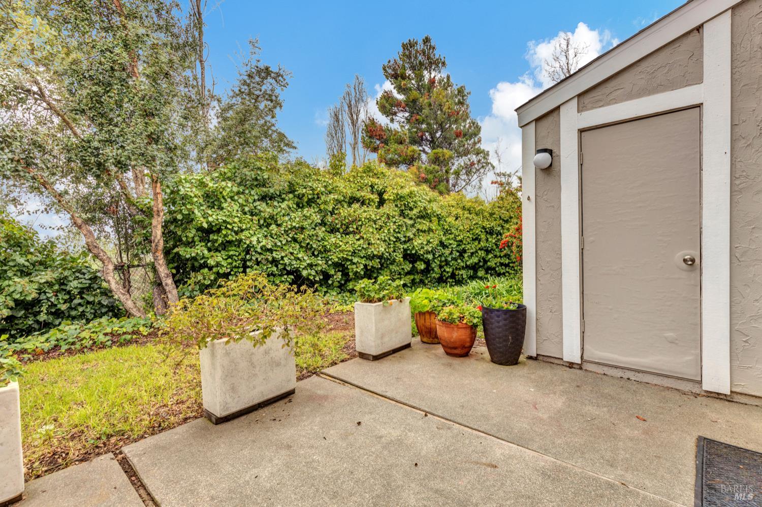 Detail Gallery Image 18 of 21 For 900 Southampton Rd #110,  Benicia,  CA 94510 - 2 Beds | 1/1 Baths