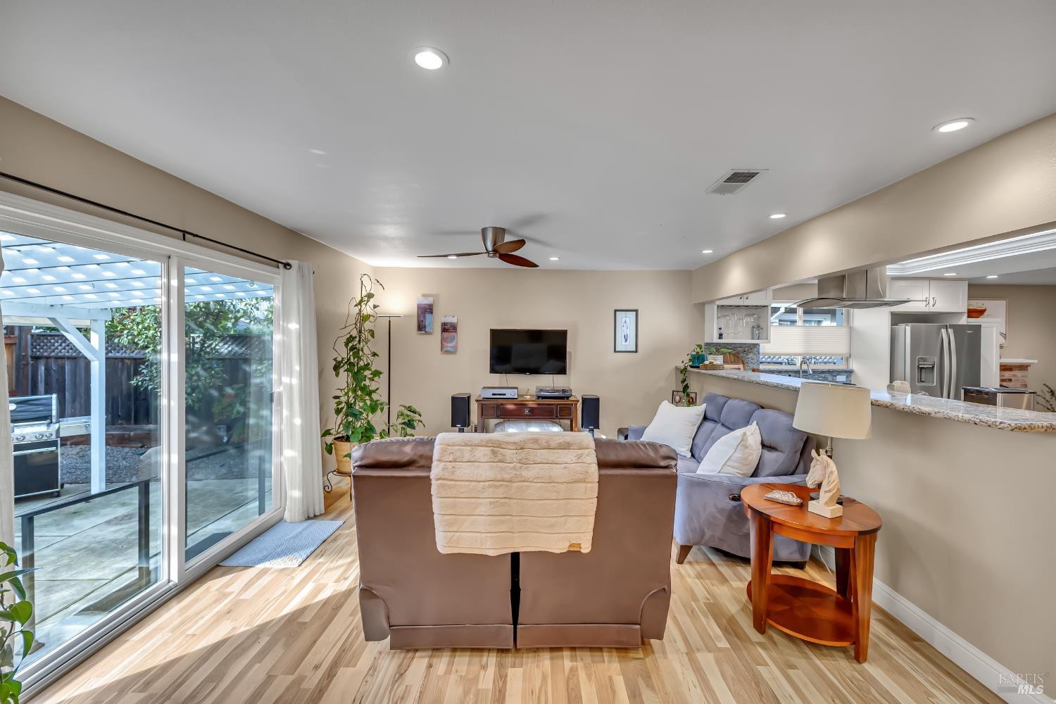 Detail Gallery Image 8 of 37 For 3955 Briarwood St, Napa,  CA 94558 - 3 Beds | 2 Baths