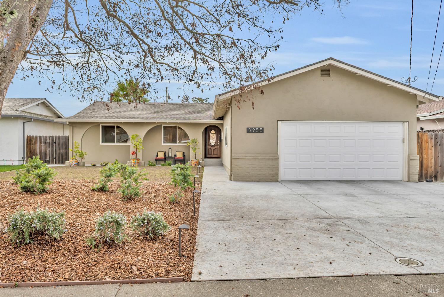 Detail Gallery Image 3 of 37 For 3955 Briarwood St, Napa,  CA 94558 - 3 Beds | 2 Baths