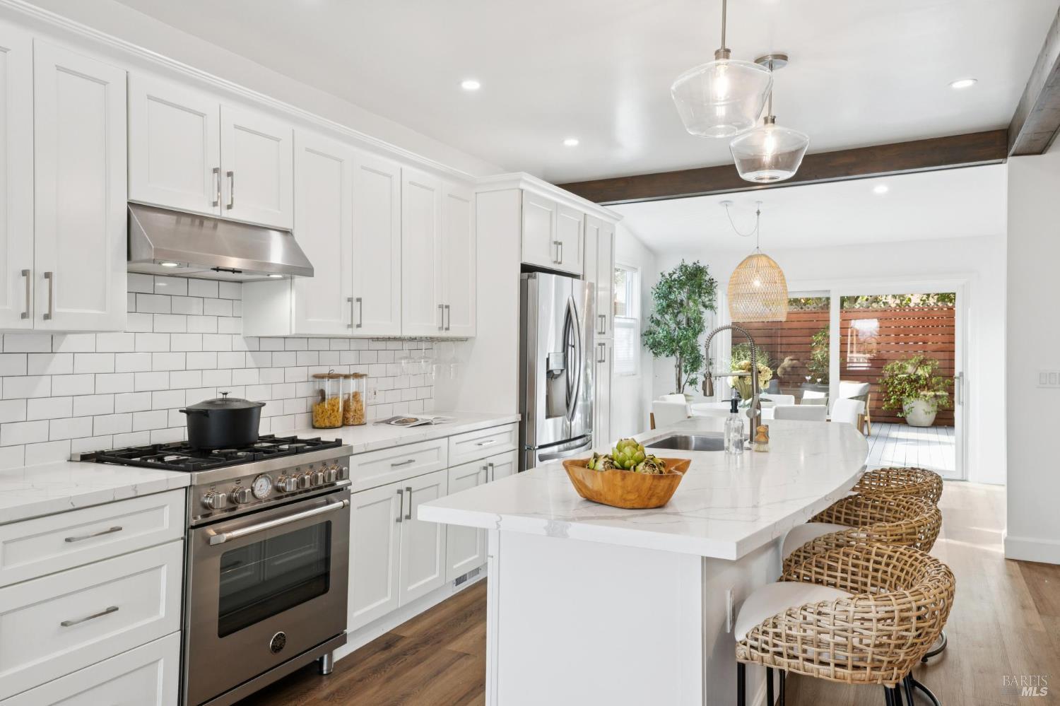 Detail Gallery Image 9 of 44 For 33 Montecito Ave, Corte Madera,  CA 94925 - 3 Beds | 2/1 Baths