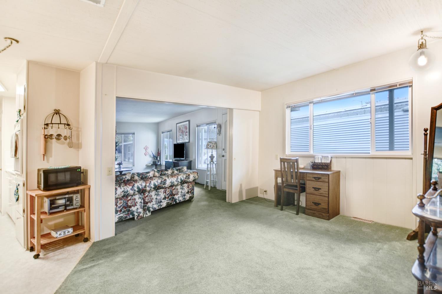 Detail Gallery Image 10 of 23 For 40 Westgate Cir, Santa Rosa,  CA 95401 - 2 Beds | 2 Baths