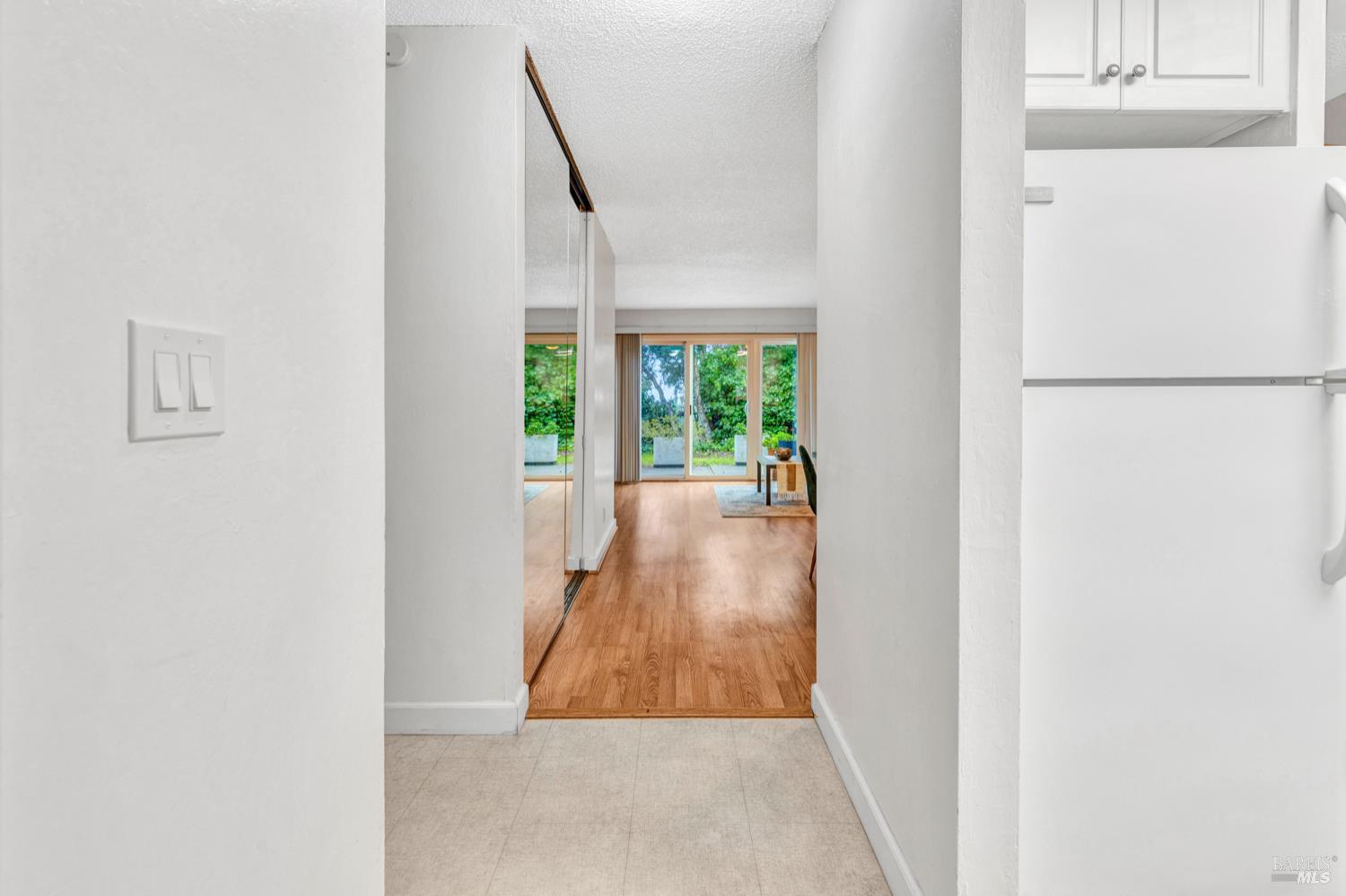 Detail Gallery Image 2 of 21 For 900 Southampton Rd #110,  Benicia,  CA 94510 - 2 Beds | 1/1 Baths