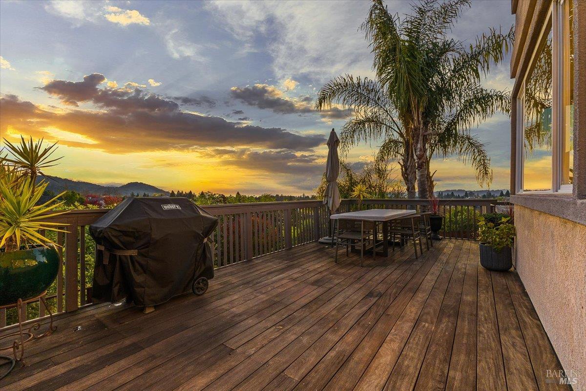 Detail Gallery Image 51 of 61 For 5866 Sailing Hawk Ave, Santa Rosa,  CA 95409 - 4 Beds | 4/1 Baths